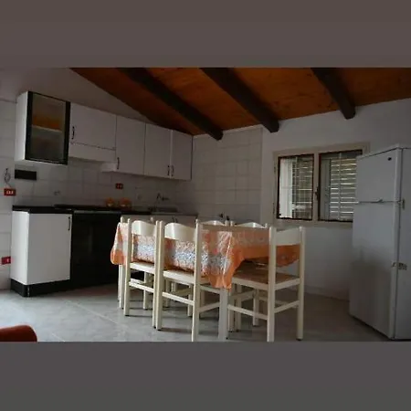 Donzello Lodge *